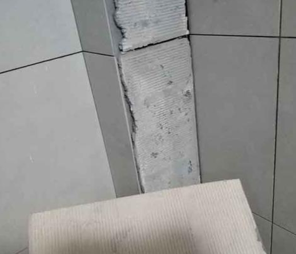 梁园瓷砖空鼓维修公司分享下厨房瓷砖脱落的补救措施。